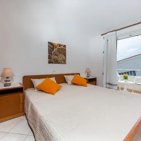 In Pjescana Uvala Mit Grosser Terrass By Interhome Apartman Pula