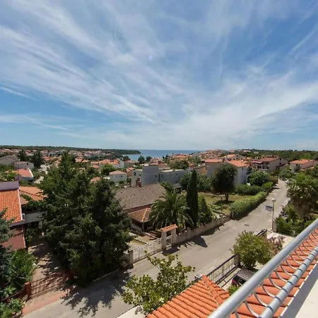 In Pjescana Uvala Mit Grosser Terrass By Interhome Apartman *