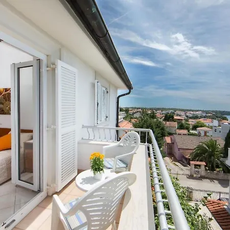 In Pjescana Uvala Mit Grosser Terrass By Interhome