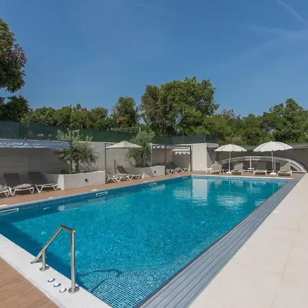 Apartman In Pjescana Uvala Mit Grosser Terrass By Interhome Pula