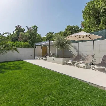 In Pjescana Uvala Mit Grosser Terrass By Interhome Apartman Pula