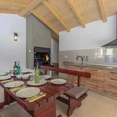 In Pjescana Uvala Mit Grosser Terrass By Interhome Apartman