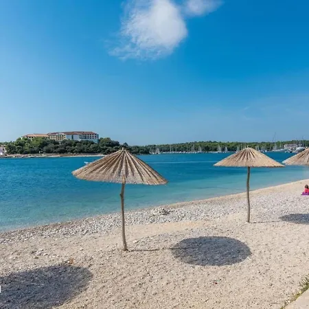Apartman In Pjescana Uvala Mit Grosser Terrass By Interhome *