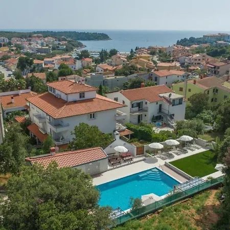 Apartman In Pjescana Uvala Mit Grosser Terrass By Interhome