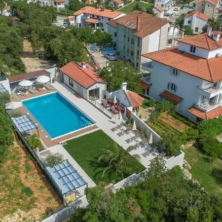 In Pjescana Uvala Mit Grosser Terrass By Interhome *
